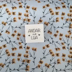 Tecido Fabricart Tiny Yellow Branch – Coleção Red Blossom
